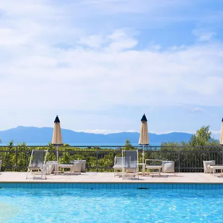 In Einer Mit Pool Σπίτι διακοπών
